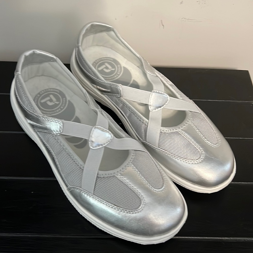 Propet silver Sapphire Mary Jane sneakers size 9.5